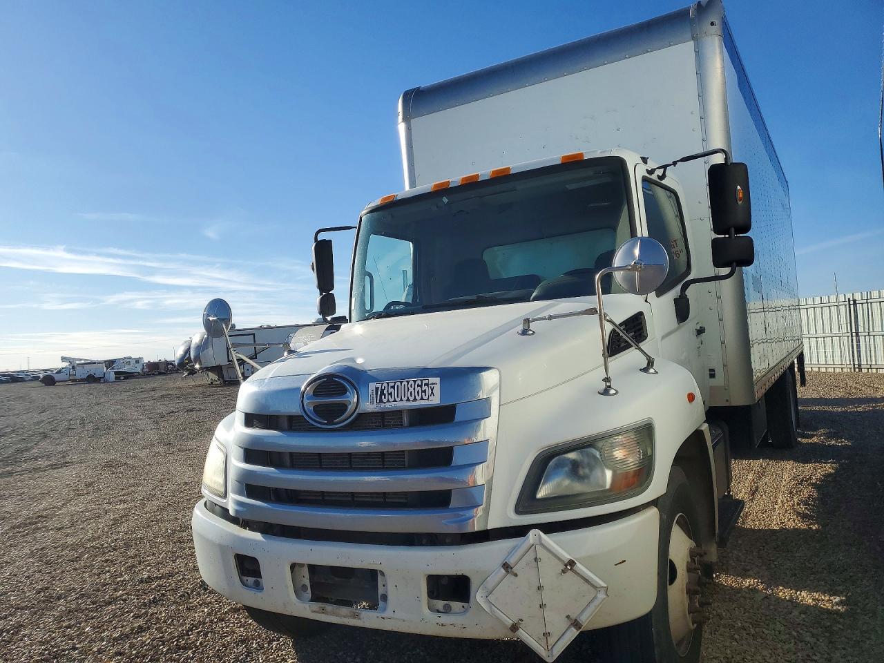 2017 Hino 268 BOX Truck
