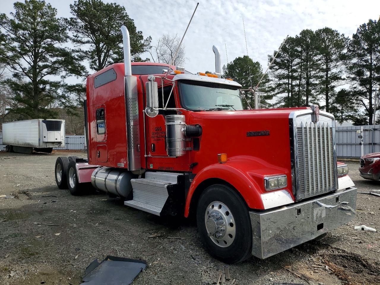 2016 Kenworth W900 Semi Truck