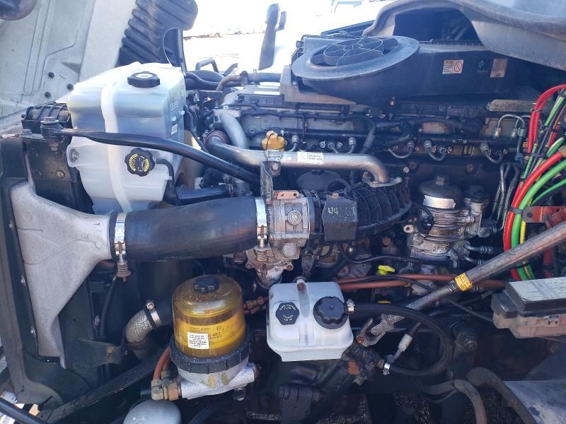 2015 Freightliner Cascadia Semi Truck