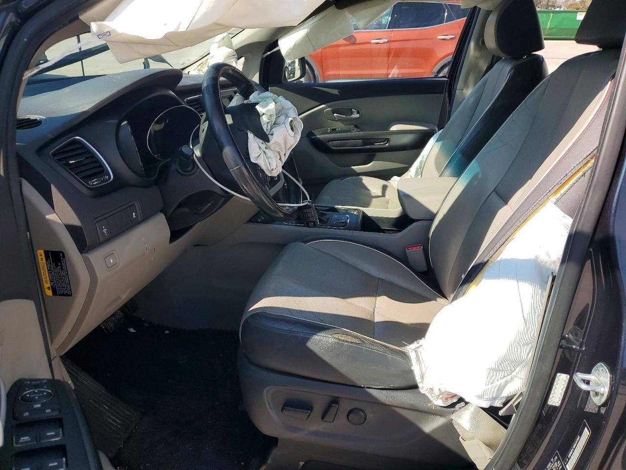 2017 KIA Sedona lx