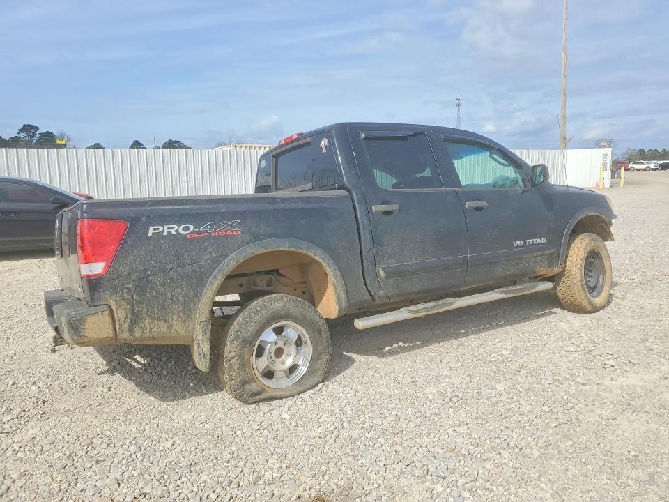 2011 Niss Titan s