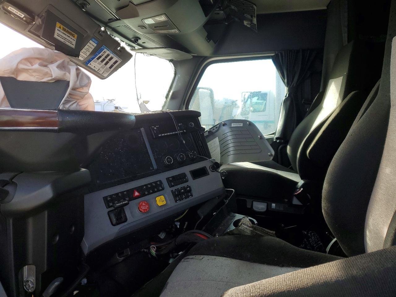 2022 Freightliner Cascadia 126
