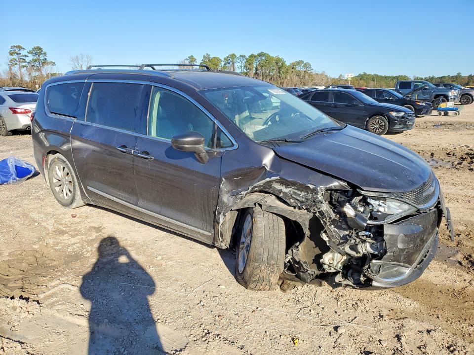 2018 Chrysler Pacifica Touring l