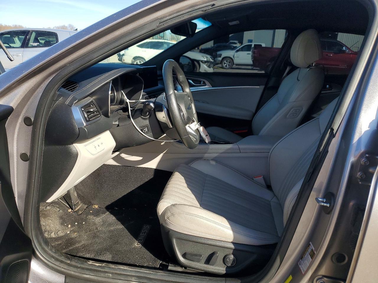 2022 Genesis G70 Base
