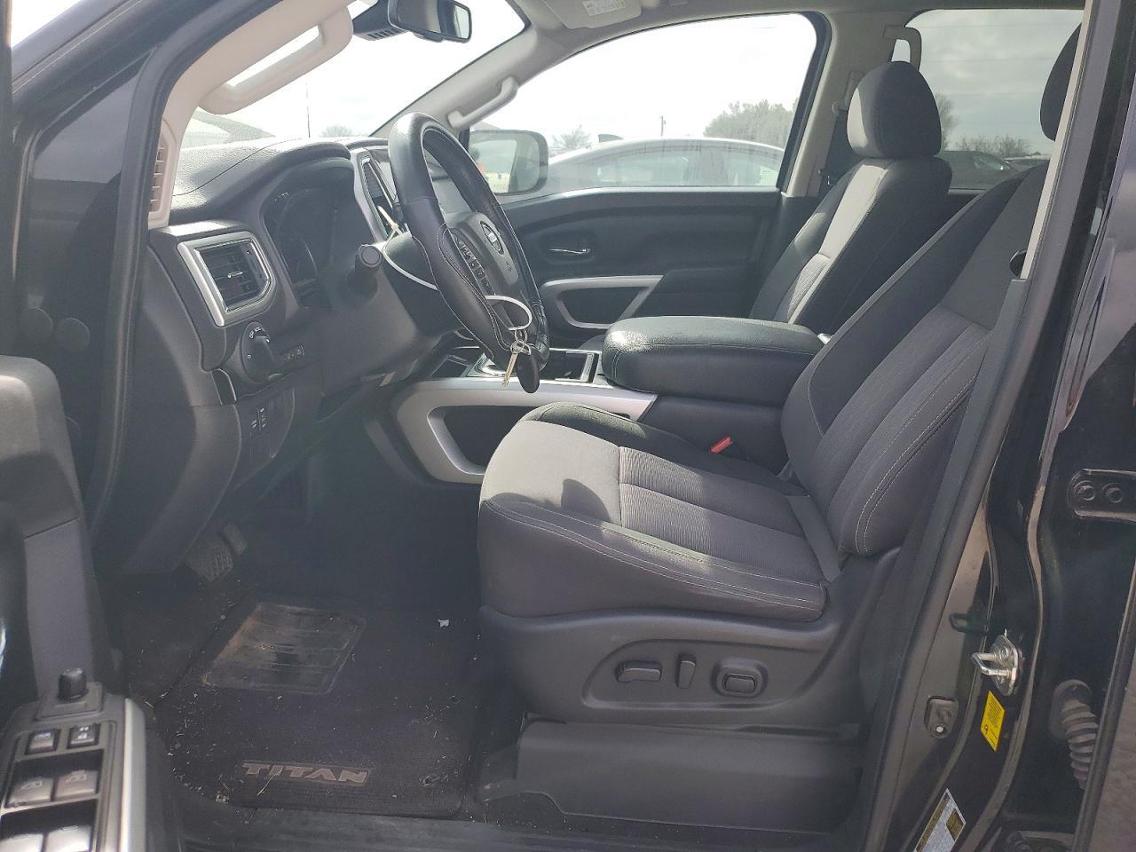 2021 Nissan Titan sv