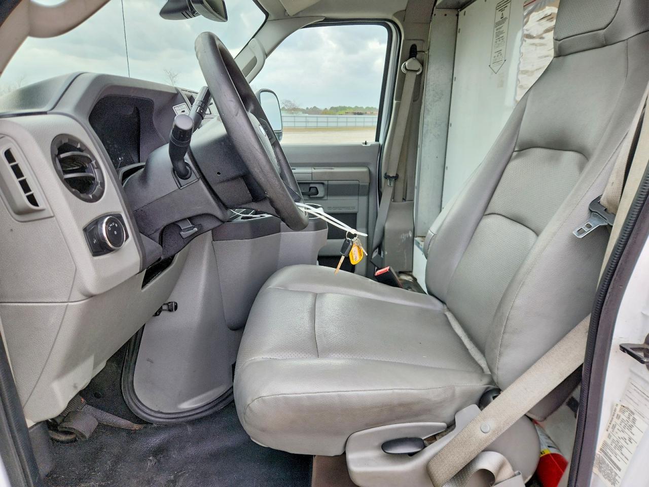 2022 Ford E350 BOX Truck