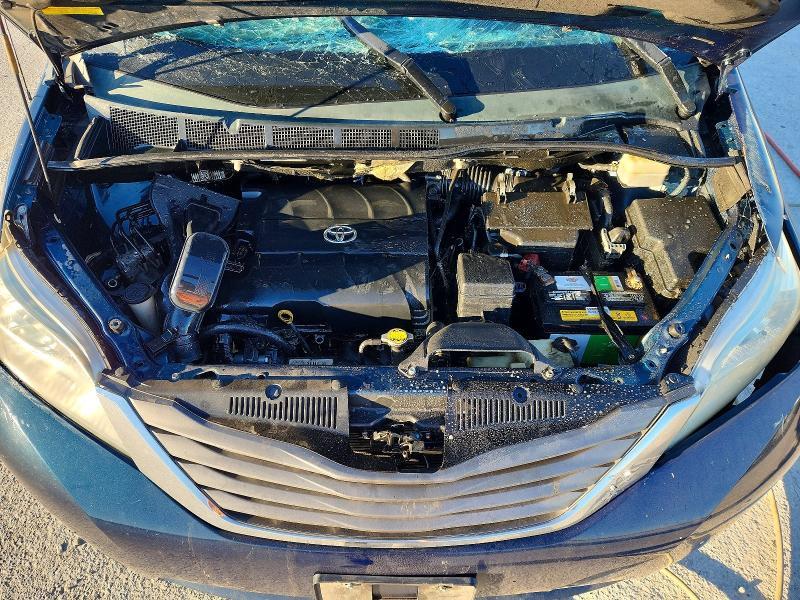 2011 Toyota Sienna xle 8-passenger