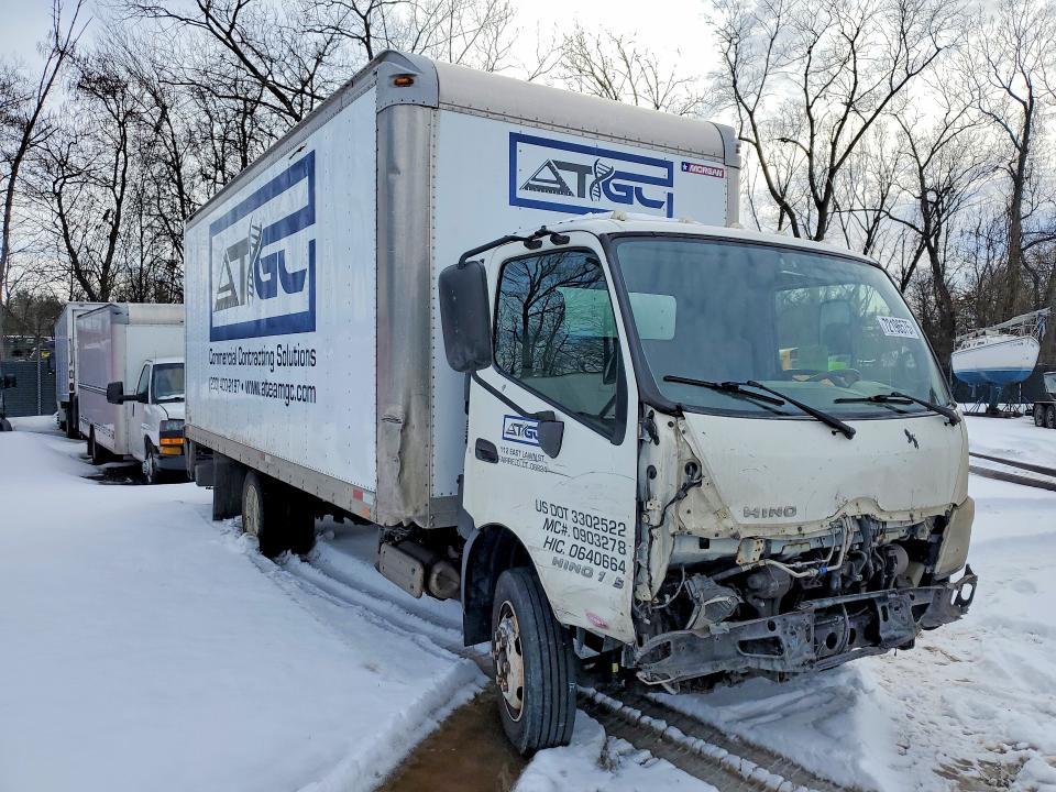 2015 Hino 195 BOX Truck