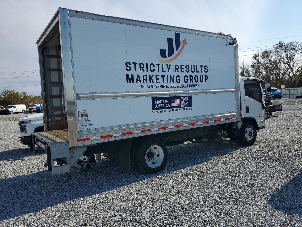 2017 Isuzu NPR HD BOX Truck