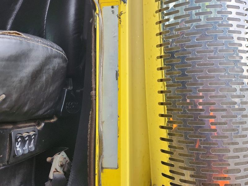 2000 Freigliner 2000 Freightliner Convention Semi Truck