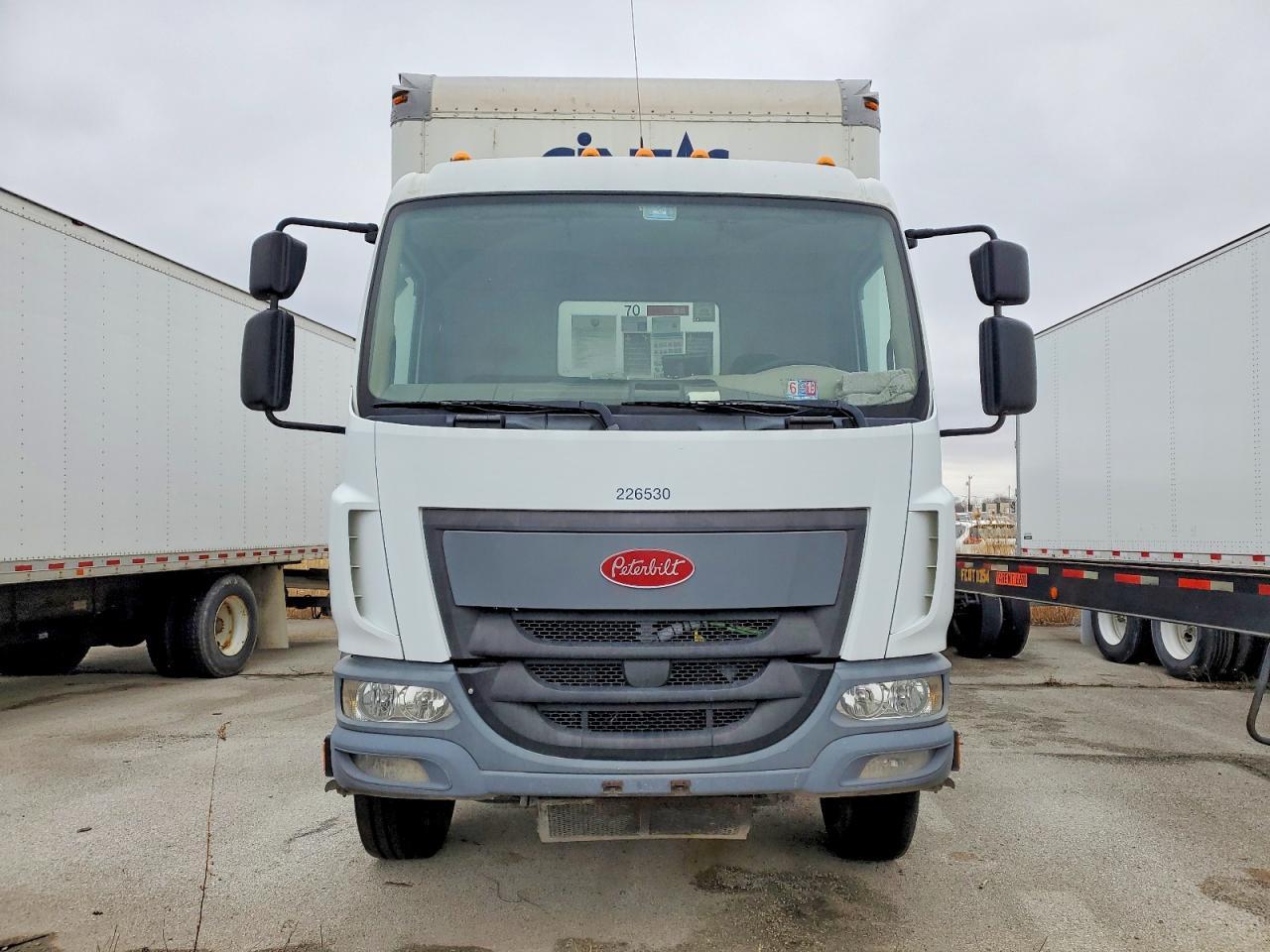 2015 Peterbilt 220 BOX Truck