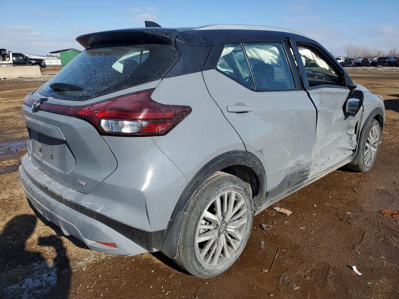 2022 Nissan Kicks sv