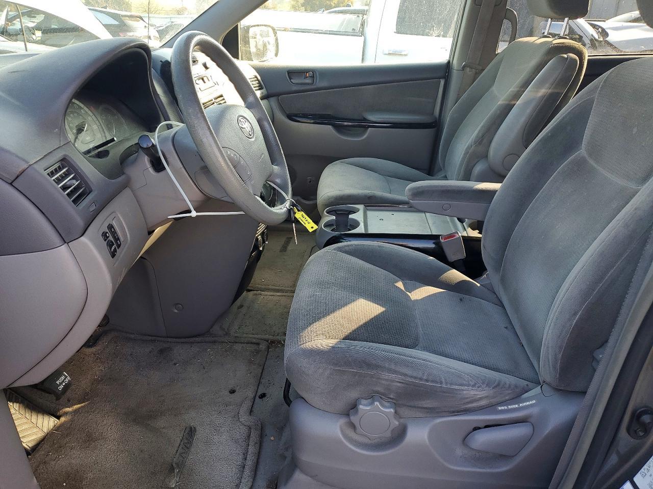 2004 Toyota Sienna ce