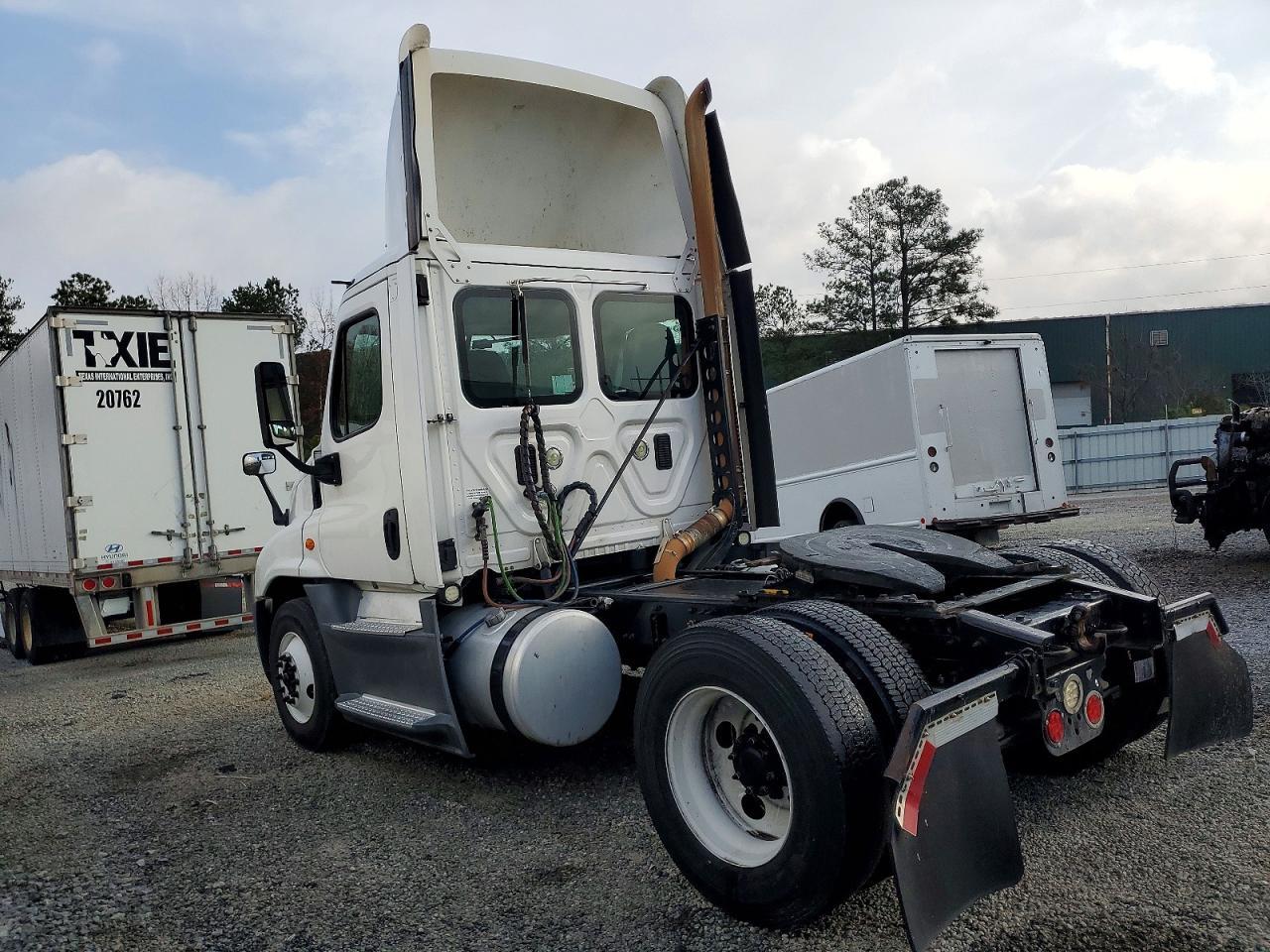 2016 Freightliner Cascadia 125 Semi Truck