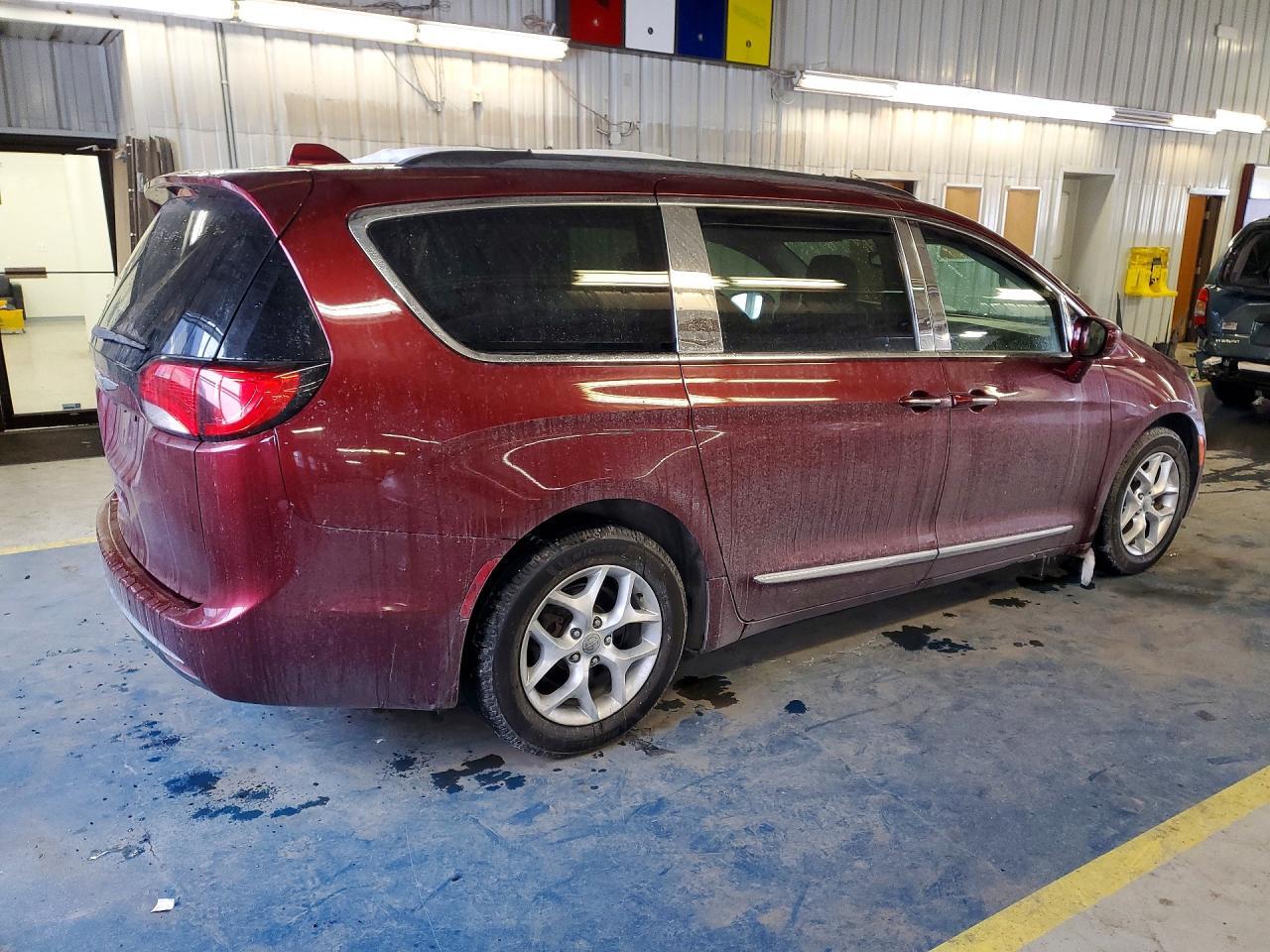 2017 Chrysler Pacifica Touring l