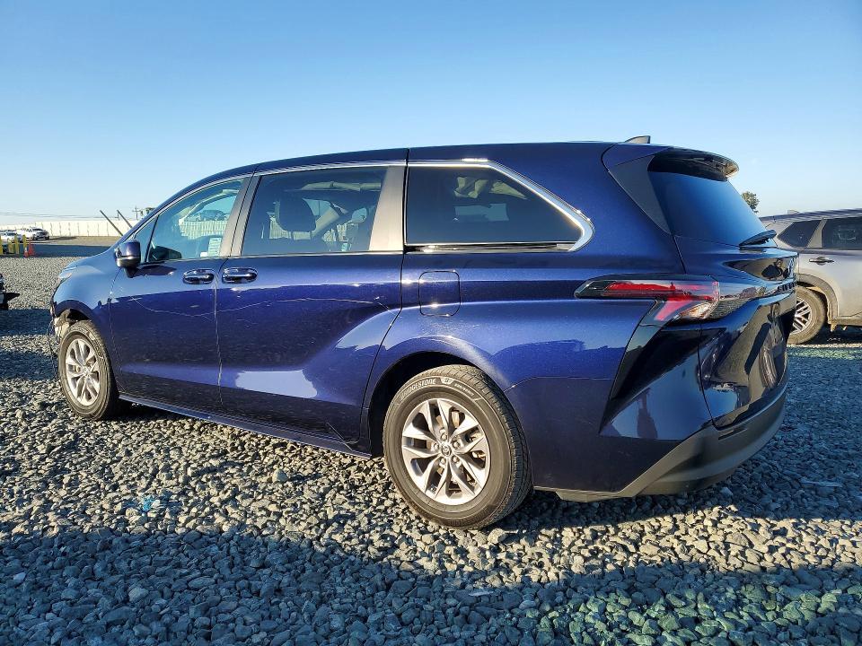 2023 Toyota Sienna le
