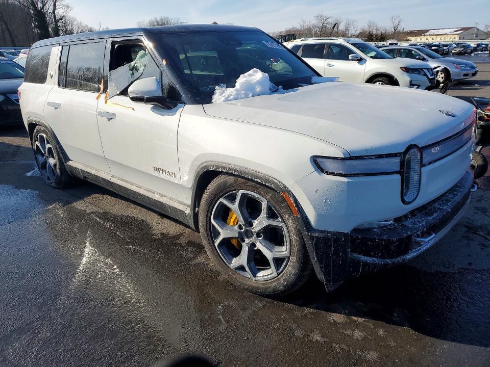 2024 Rivian R1S Adventure