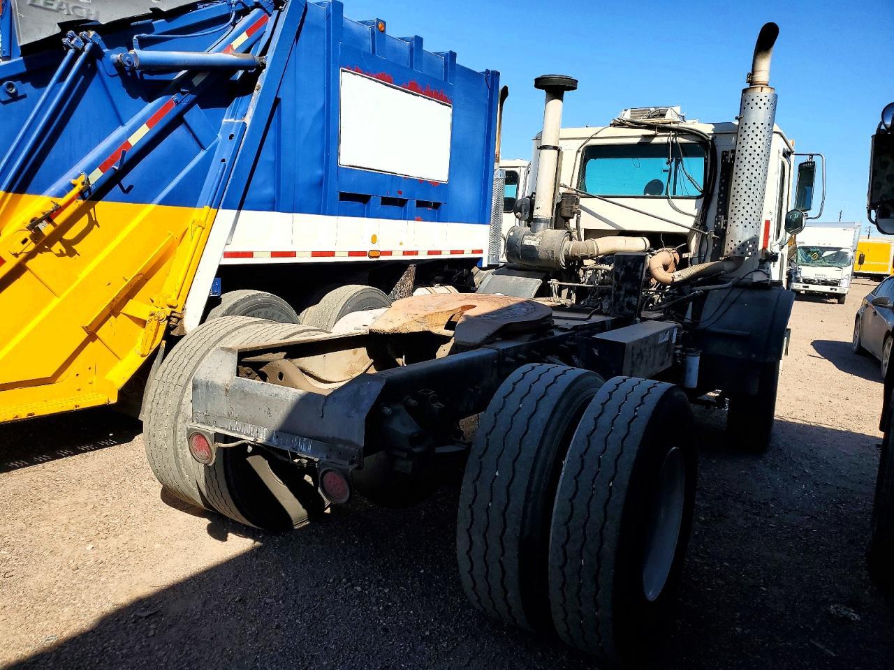 2005 Mack 600 MR600