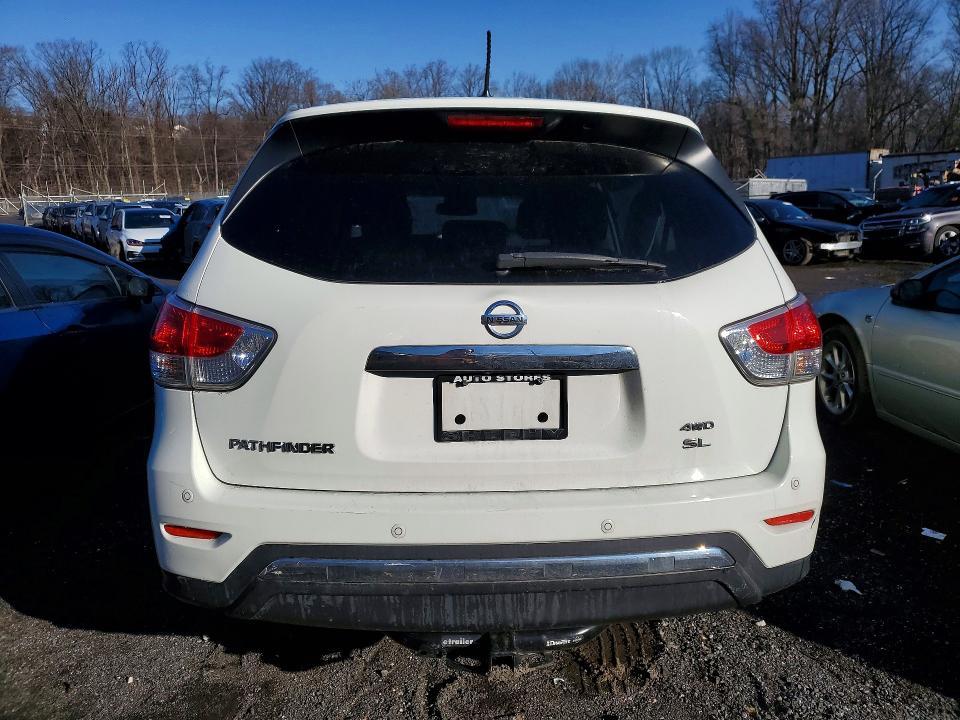 2016 Nissan Pathfinder sl