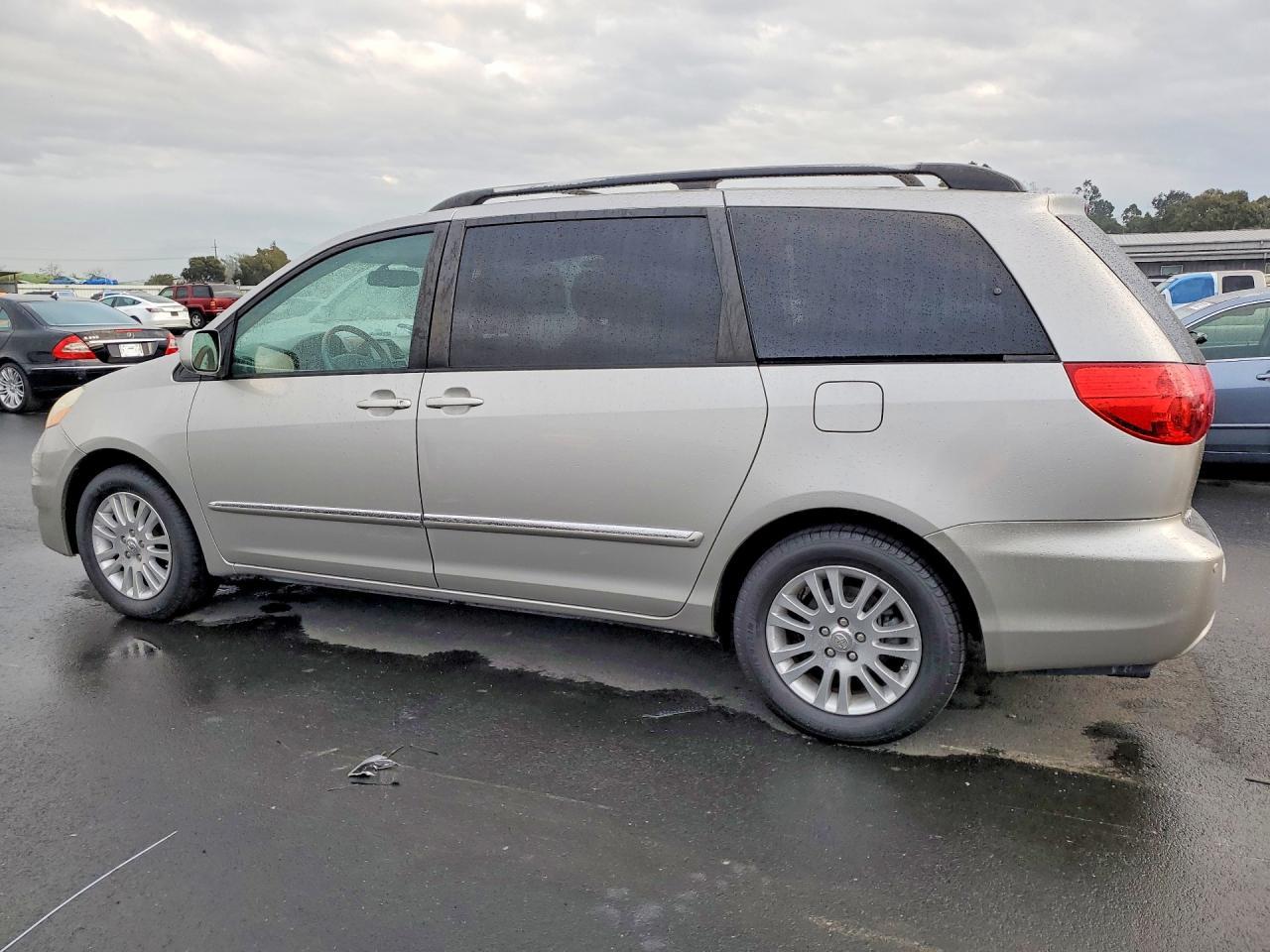 2010 Toyota Sienna xle