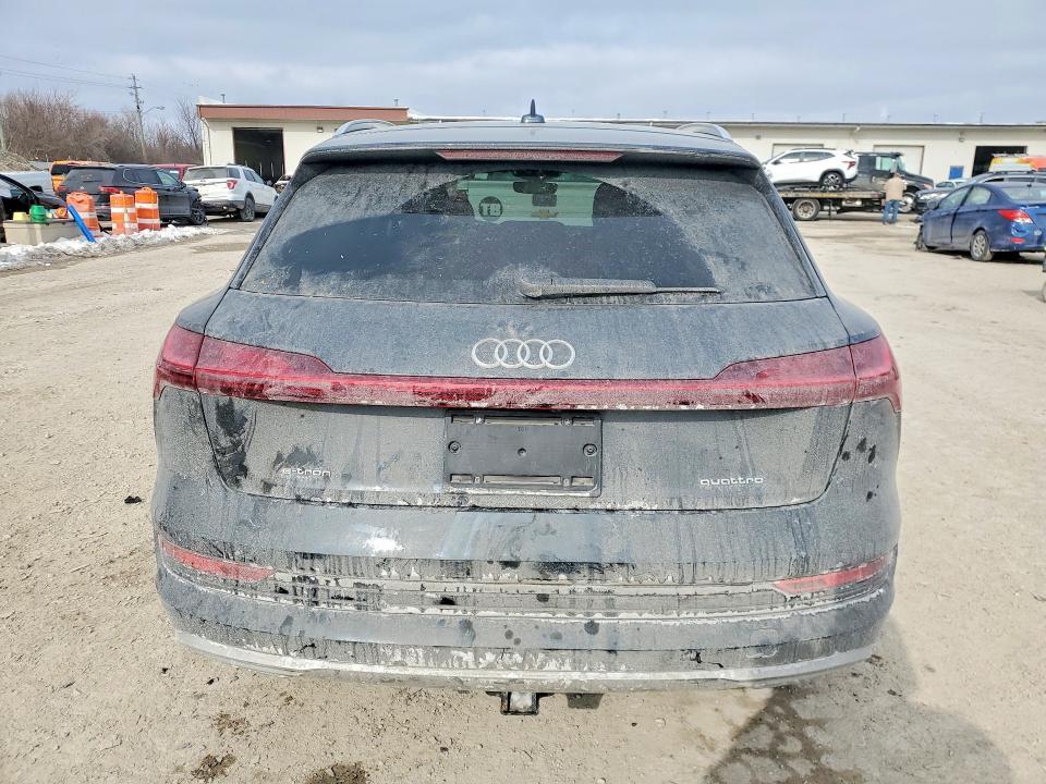 2022 Audi E-tron Premium Plus