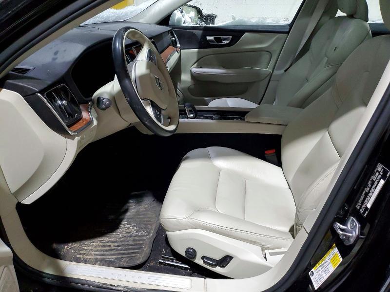 2022 Volvo S60 B5 Momentum
