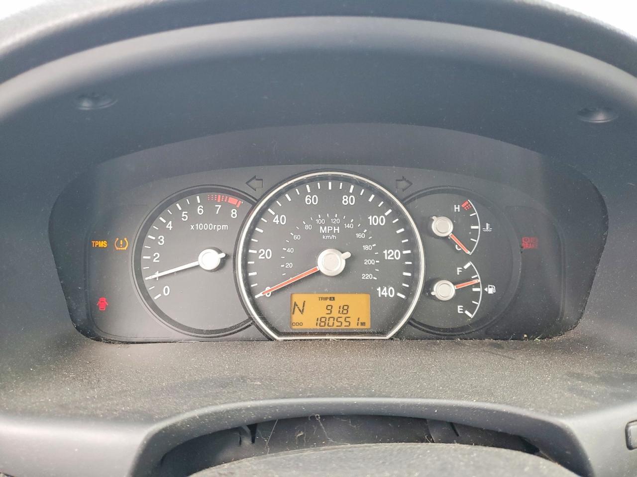 2009 KIA Rondo Base