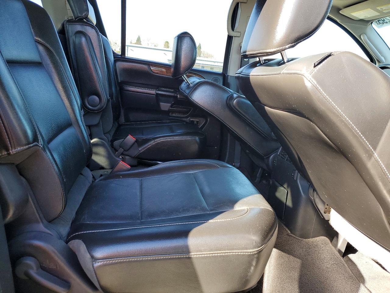 2012 Nissan Armada sv
