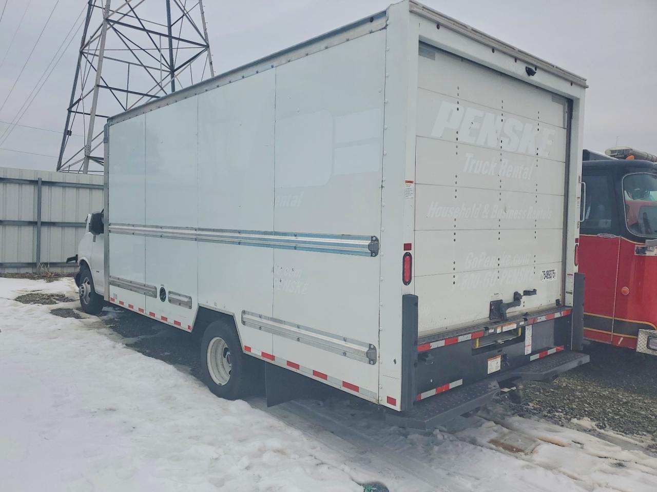 2022 GMC Savana CUT-BOX Truck