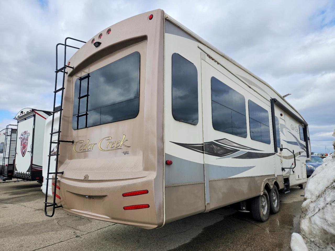 2015 Cedar Creek 5th Wheel
