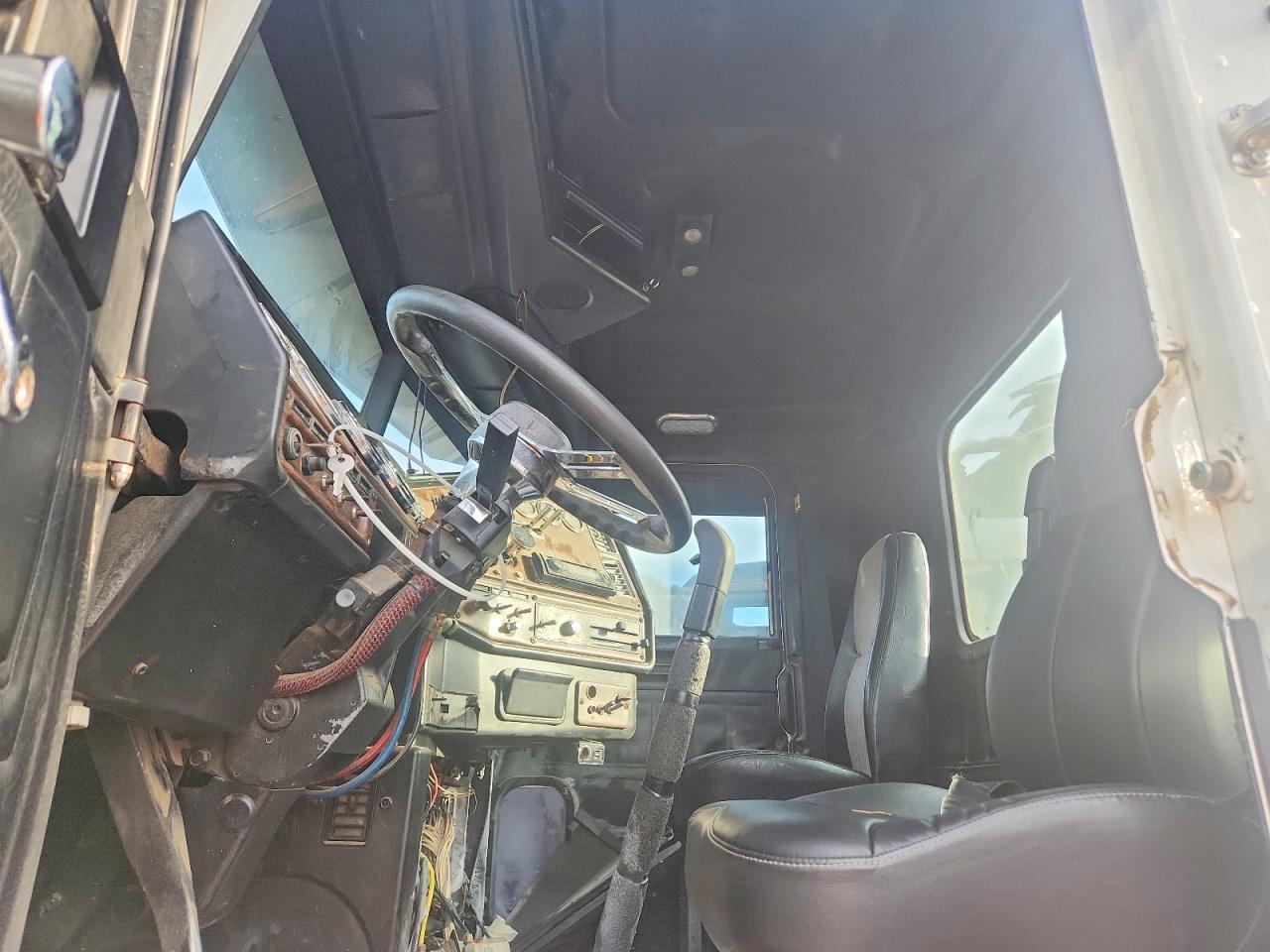 2001 Freightliner FLD120 Truck Cab AND Chassis