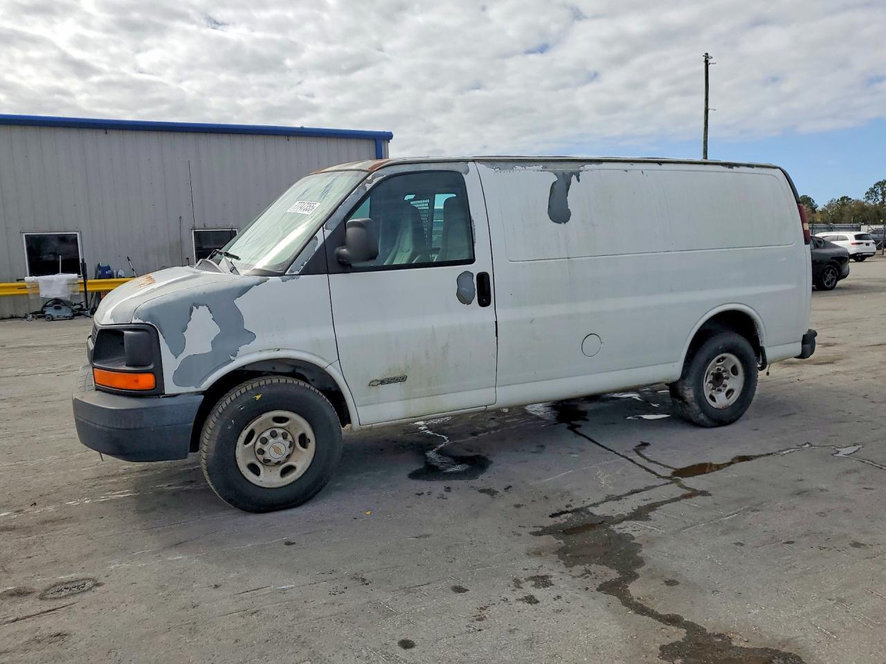 2005 Chev Express Cargo 3500 1