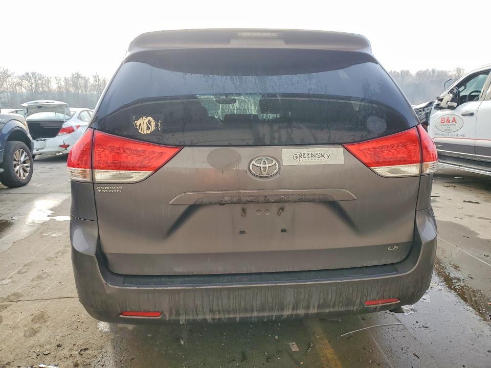 2011 Toyota Sienna le