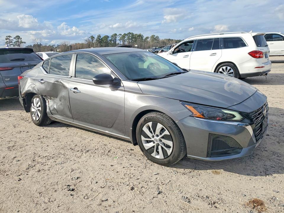 2025 Nissan Altima s