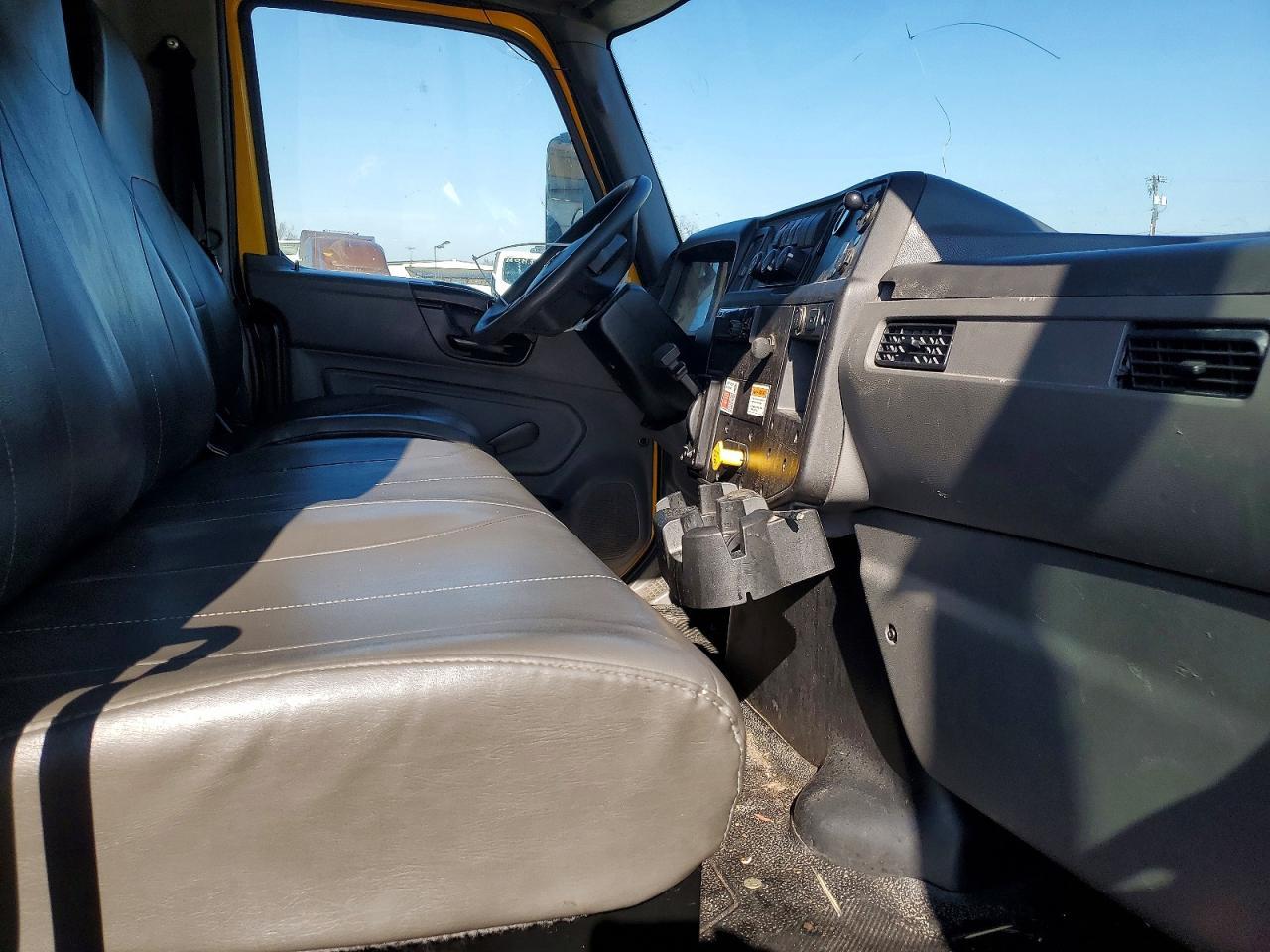 2020 International MV607 BOX Truck