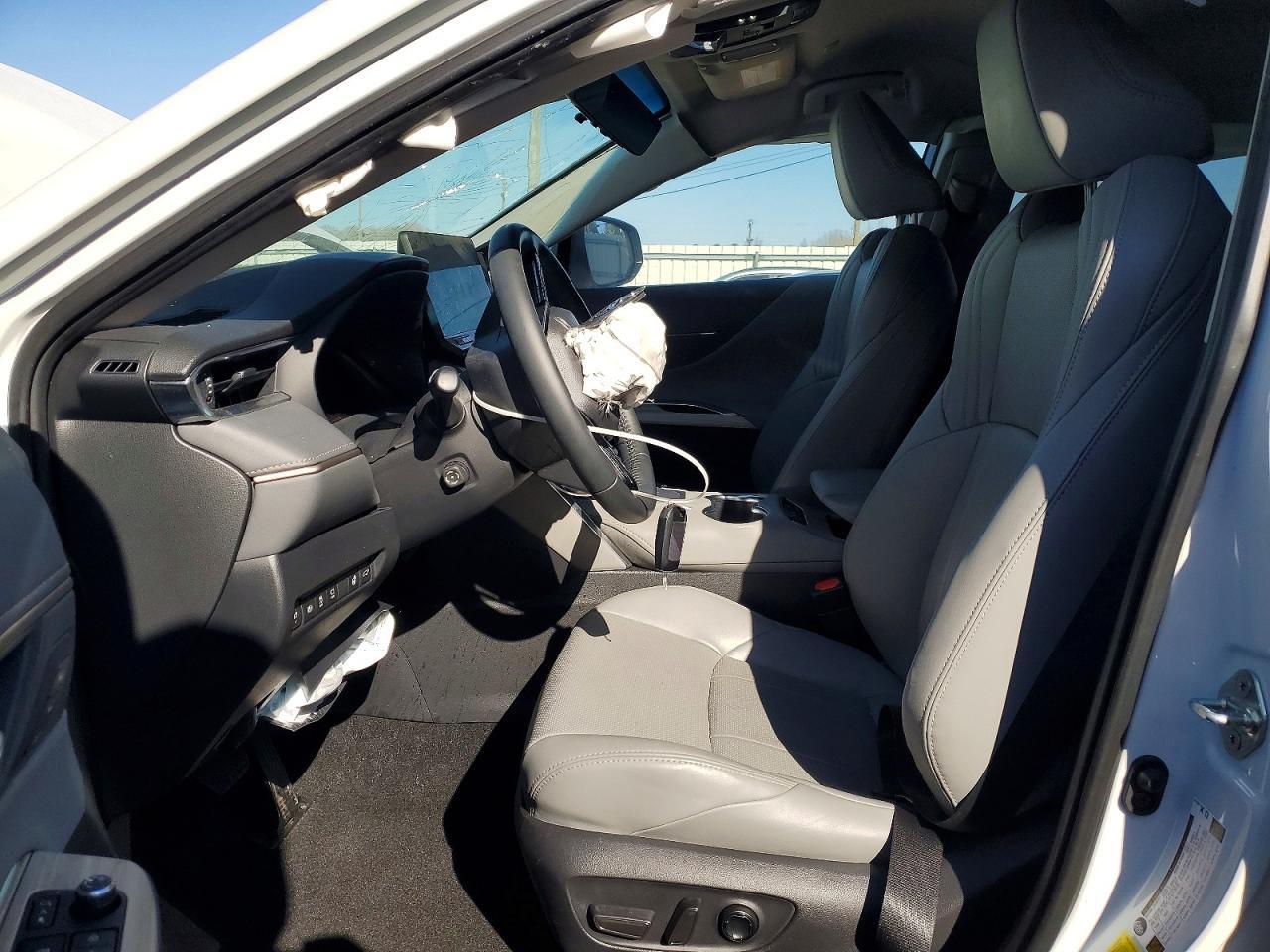 2024 Toyota Venza le