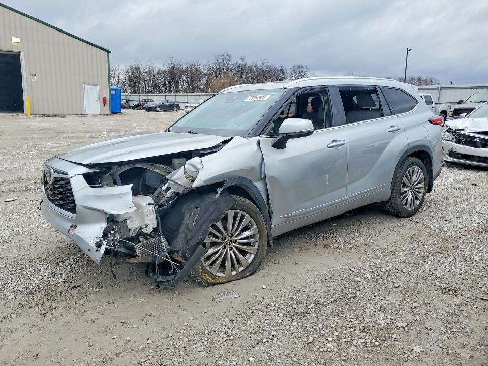 2022 Toyota Highlander Platinum