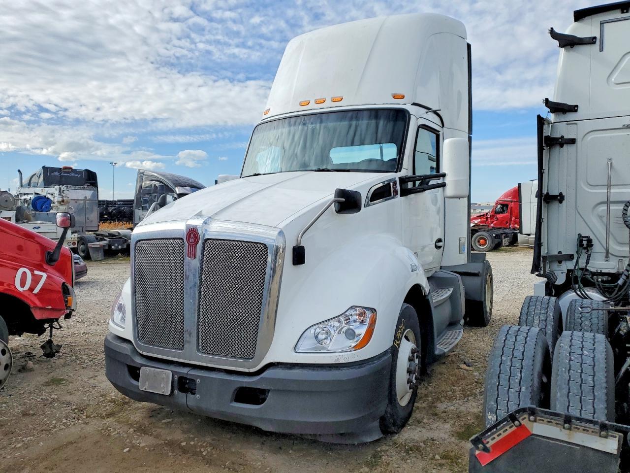2020 Kenworth T680 Semi Truck