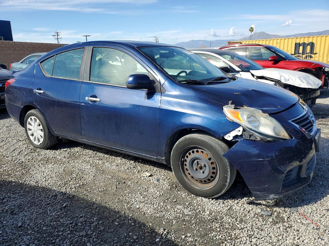 2013 Nissan Versa s