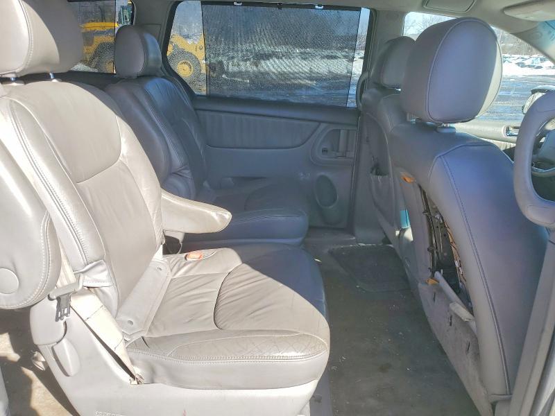 2006 Toyota Sienna xle 7 Passenger