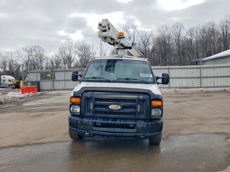 2014 Ford E350 van With Bucket Lift