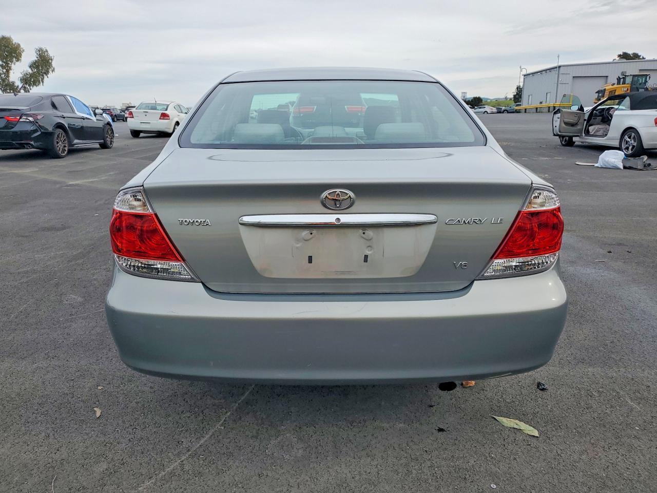 2005 Toyota Camry le