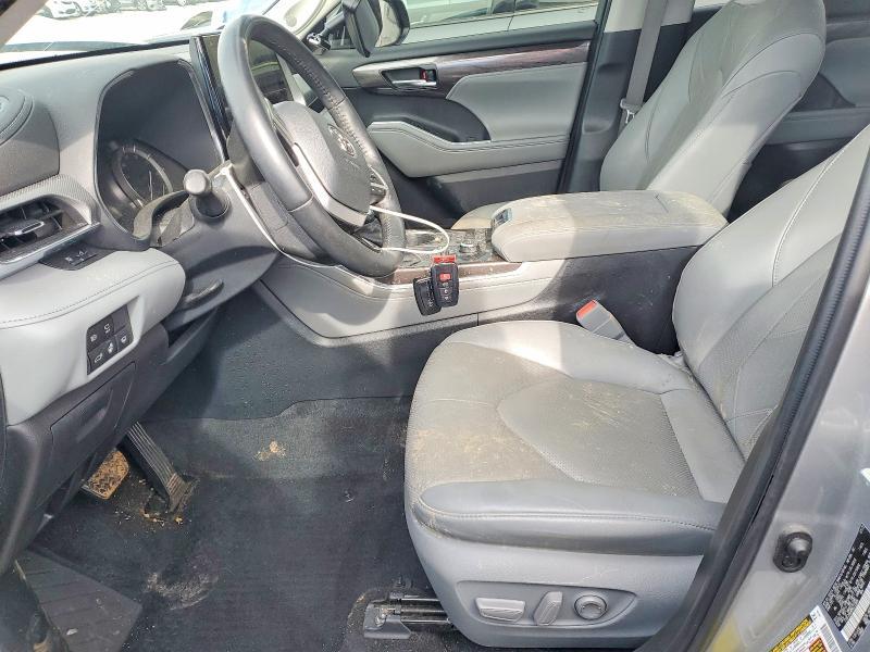 2022 Toyota Highlander Platinum