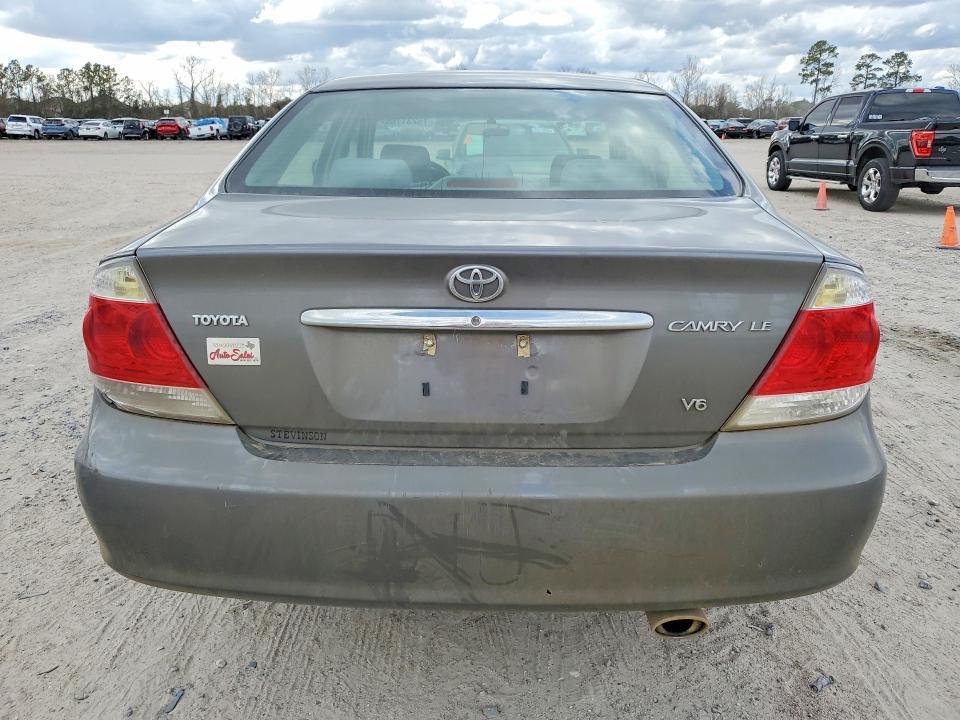 2005 Toyota Camry le