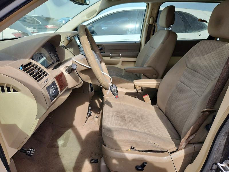 2010 Chrysler Town & Country lx