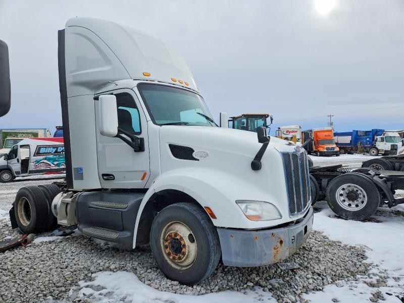 2018 Peterbilt 579 Semi Truck