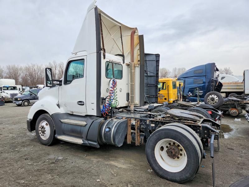 2016 Kenworth T680 Semi Truck