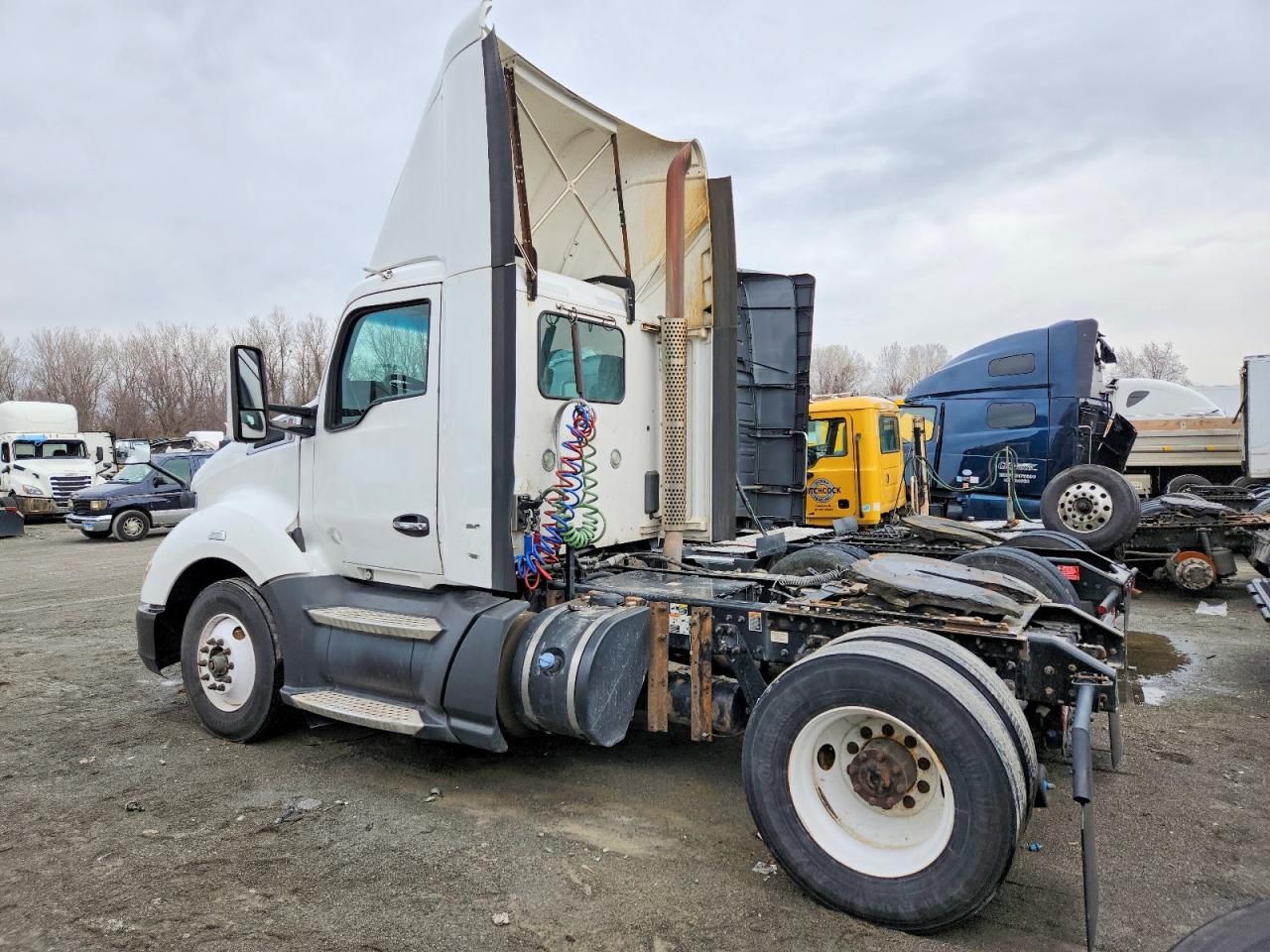 2016 Kenworth T680 Semi Truck