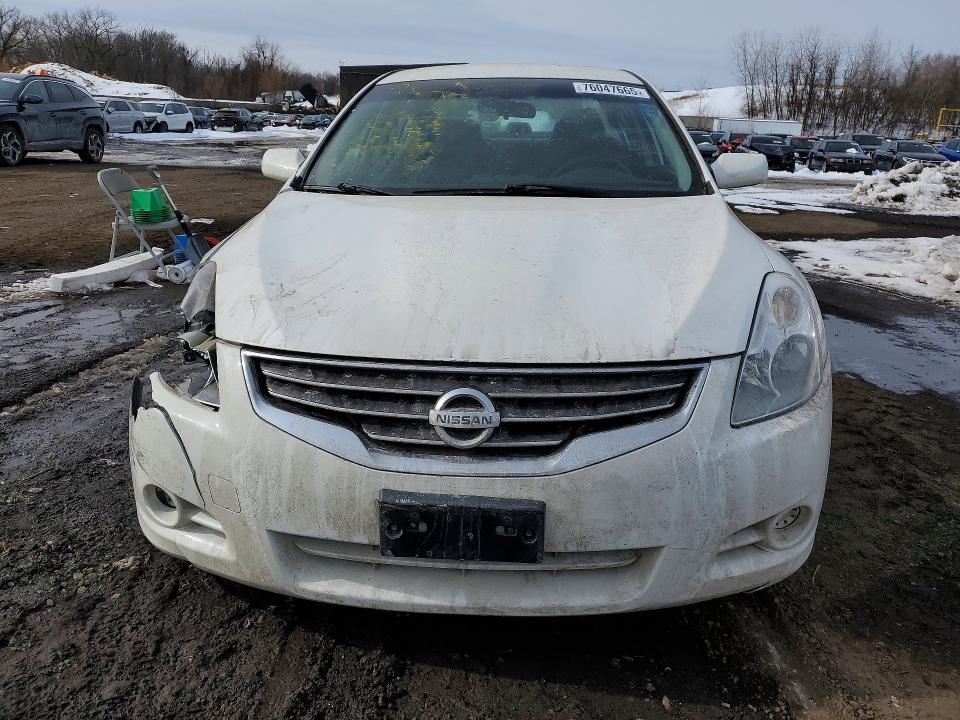 2012 Niss Altima Base