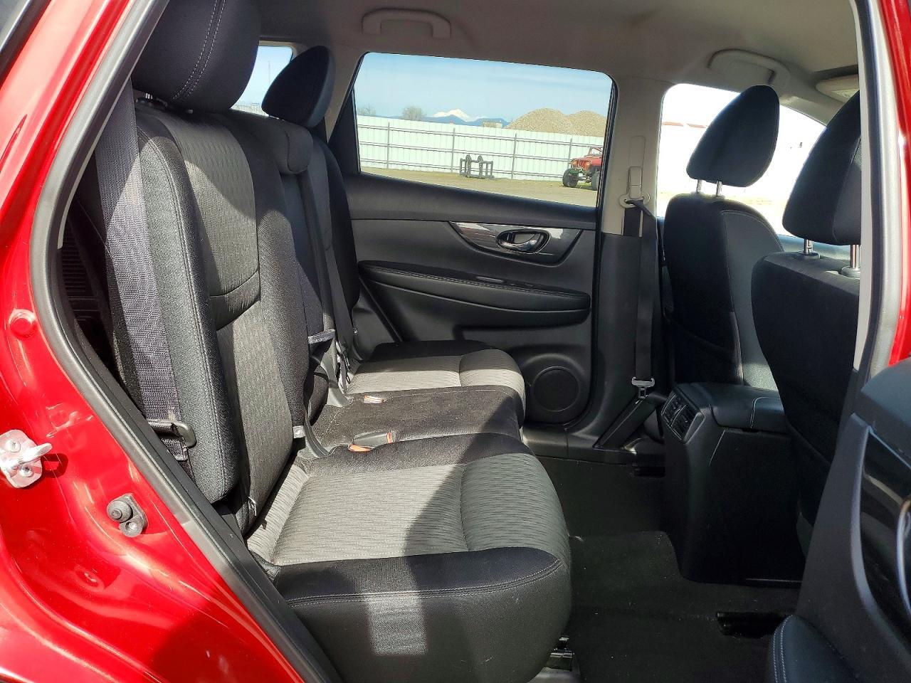 2017 Nissan Rogue sv